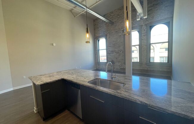 1 bed, 1 bath, 894 sqft, $1,825, Unit Cream City Lofts-303