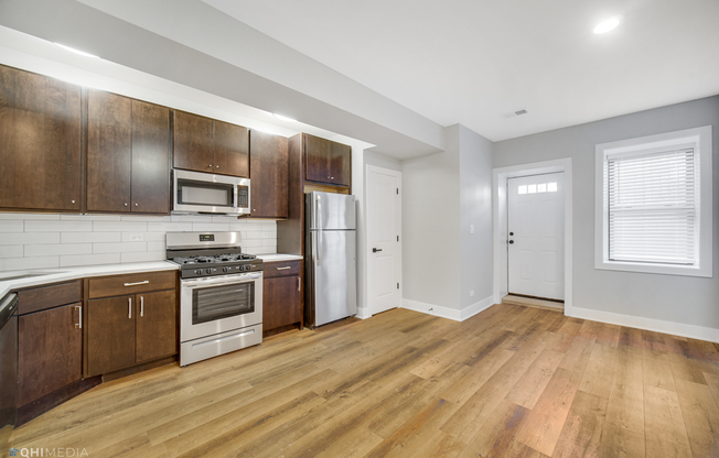 2735 W POLK ST