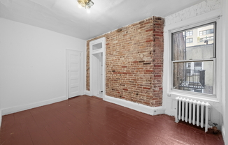 320 E 49 ST