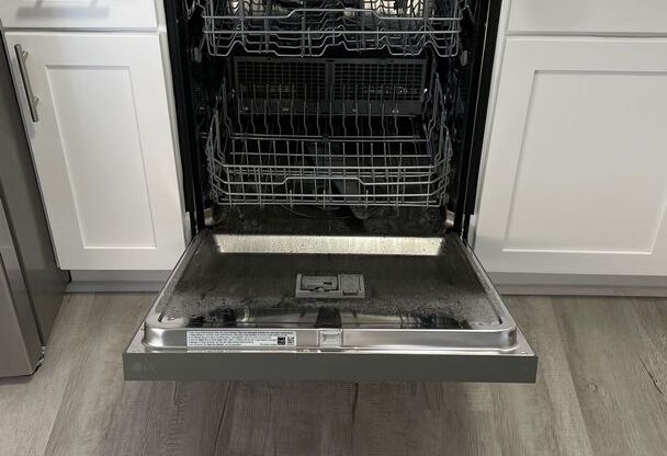 2 beds, 1 bath, 855 sqft, $1,299, Unit 3364-07