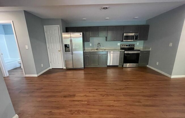 2 beds, 1 bath, $1,125, Unit 3716- Unit 5