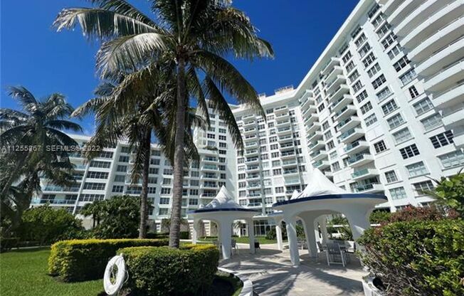 2 beds, 2 baths, 1,030 sqft, $4,000, Unit 5161 Collins Ave appt 1711