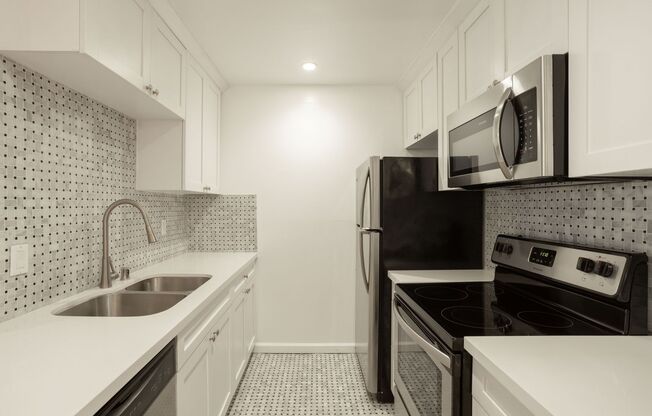 1 bed, 1 bath, 690 sqft, $2,995, Unit 217