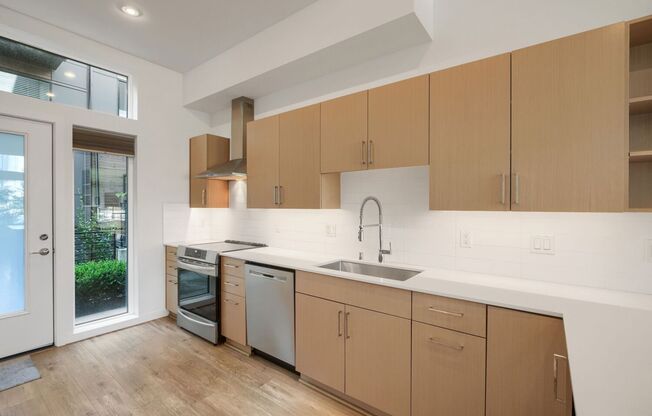 Stunning 2bed/2bath Townhome in Convenient Seattle Location!