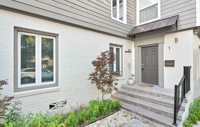 1953 Dryden St