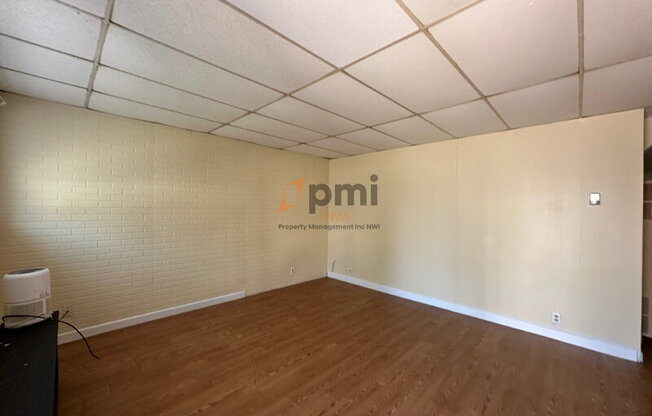 1500 W FRED ST