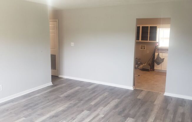 2br/1ba, recently updated floors, paint and countertops