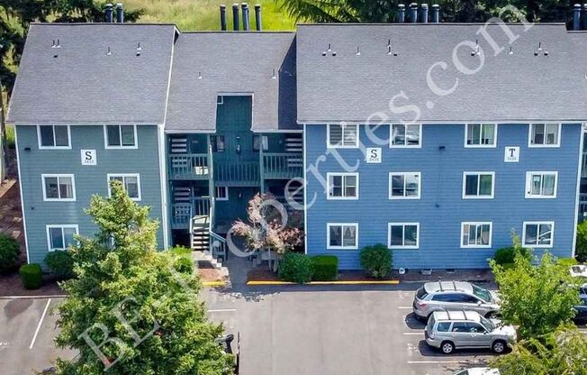 Cozy 1 Bedroom in the By The Green Community.