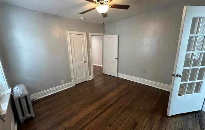 2 beds, 1 bath, 888 sqft, $925, Unit Lindenwood Ave 4950-A