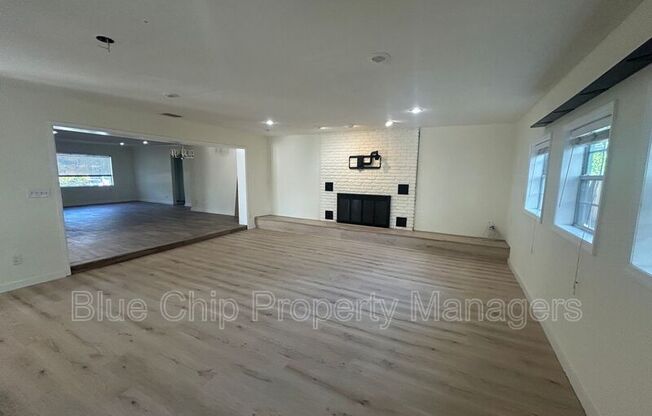 4634 W SUNSET BLVD