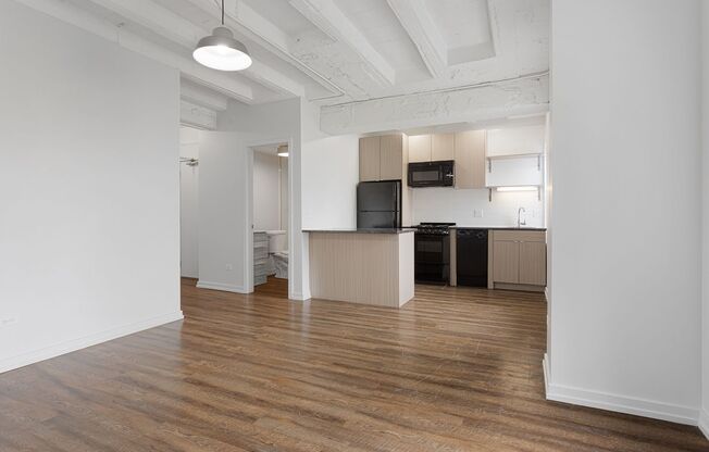 2 beds, 1 bath, 562 sqft, $2,300, Unit 402