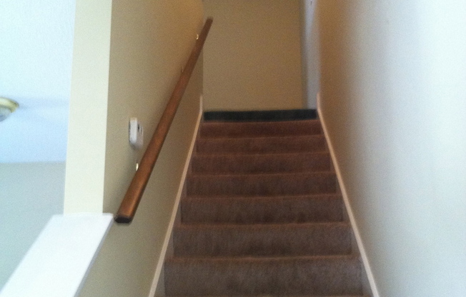 3bed/2bath duplex in Twin City for August!