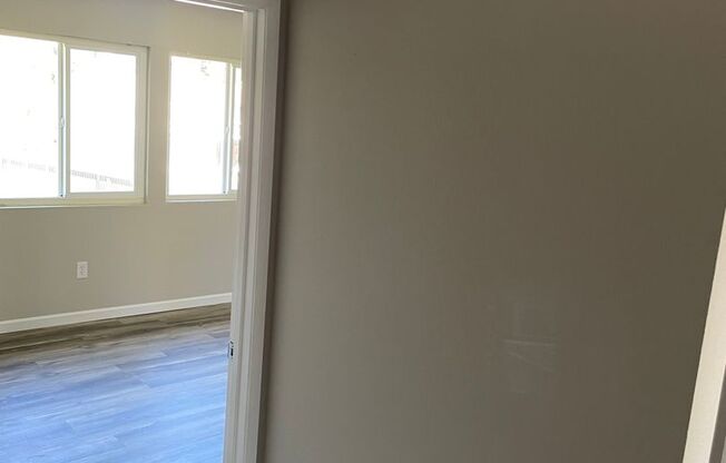 3 beds, 1 bath, 925 sqft, $2,100, Unit H-30 3/1