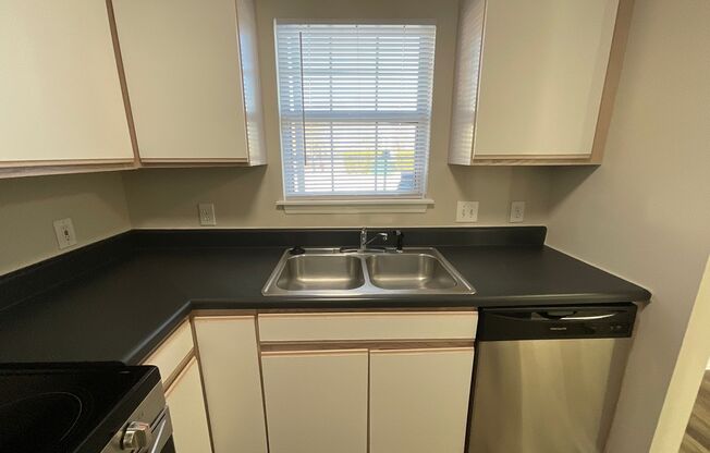 1 bed, 1 bath, 765 sqft, $1,125, Unit 2700-4