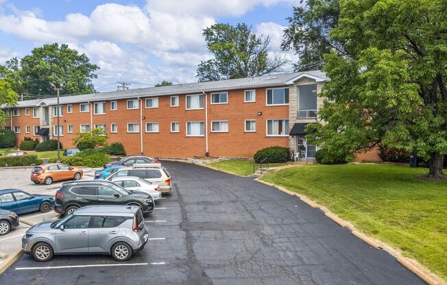 1 bed, 1 bath, 700 sqft, $995, Unit 2G