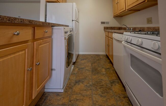 2 beds, 1 bath, 800 sqft, $1,450, Unit 2709-1C