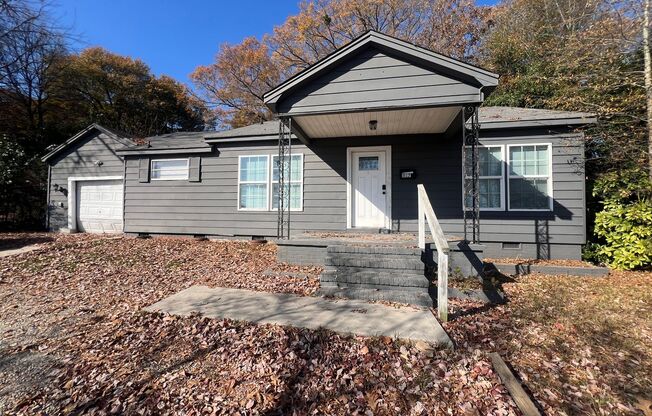 **MOVE-IN Special $500 off the 1st full month's rent with lease signed by 12/10/25**