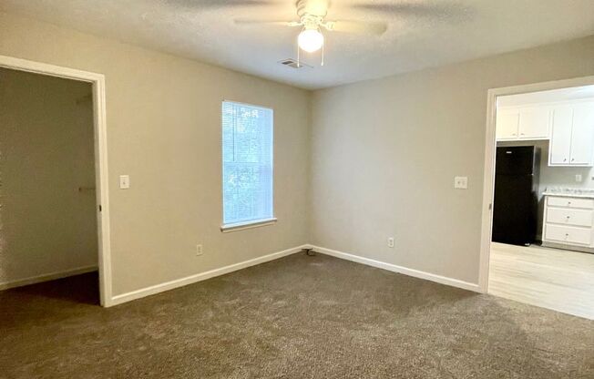 2 bedroom, 2 bath quadplex in downtown Douglasville. Convenient to downtown amenities. Great roommate plan.
