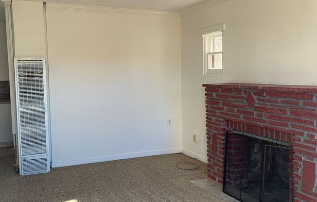 2 beds, 1 bath, $2,200