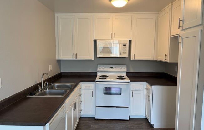 1 bed, 1 bath, 728 sqft, $2,070, Unit C25