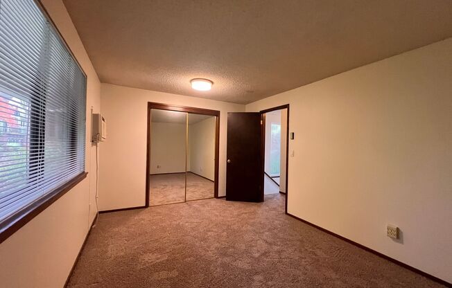 2 beds, 1.5 baths, 850 sqft, $1,395, Unit E