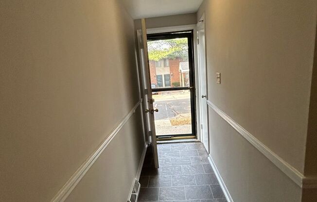 2 beds, 1 bath, 1,147 sqft, $950, Unit 411 - C BT