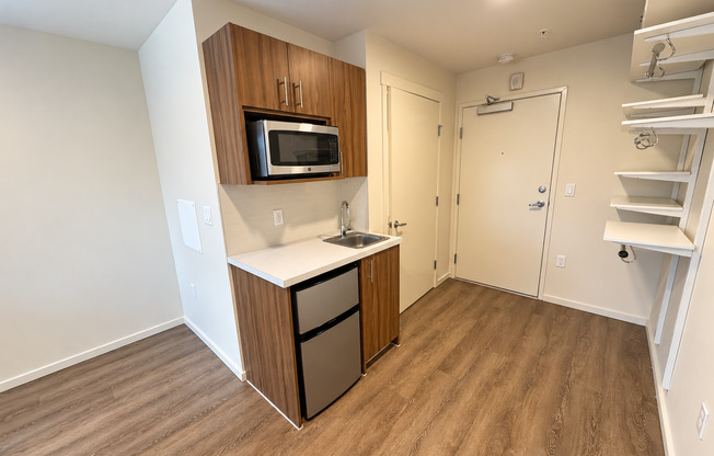 Studio, 1 bath, 180 sqft, $1,295, Unit 413