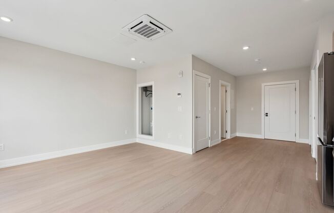 Studio, 1 bath, 360 sqft, $1,515, Unit Unit 614