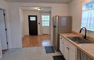 2 beds, 1 bath, $795