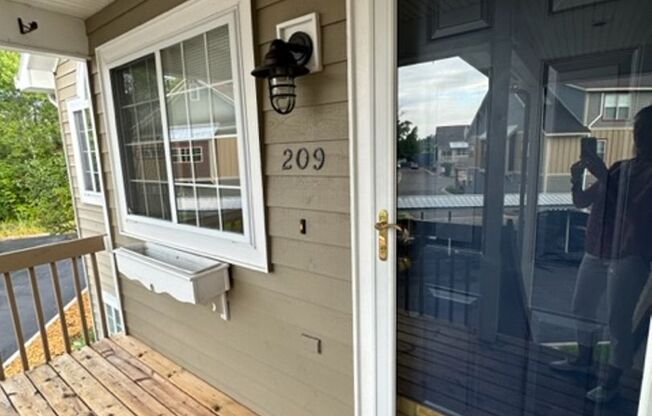 2 beds, 2 baths, $1,800