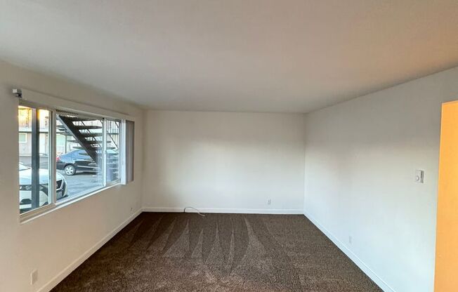 2 beds, 1 bath, 850 sqft, $1,295, Unit 523-01-16
