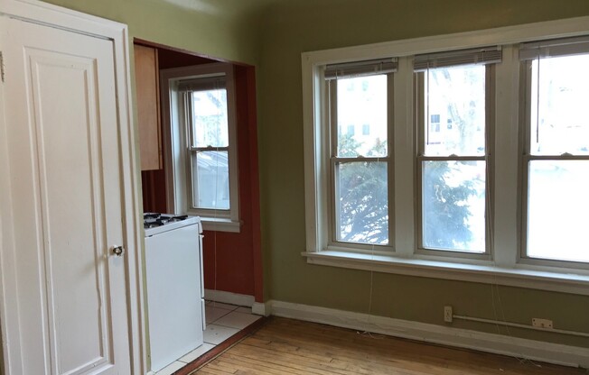 Studio, 1 bath, $725, Unit 15