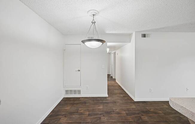 Reflections at Cherry Creek in Aurora, CO Dining Room