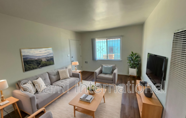 1102 W 92 ST
