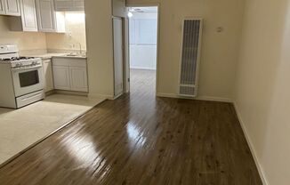 1 bed, 1 bath, $995, Unit 611 Eye St #C