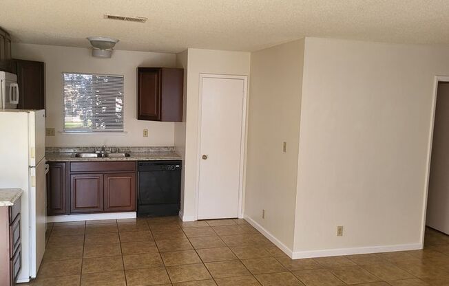 2 beds, 1 bath, 840 sqft, $1,600, Unit 205