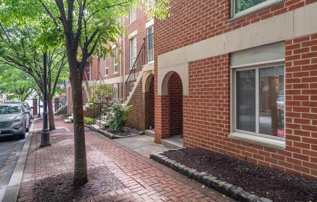 9 W LEE ST