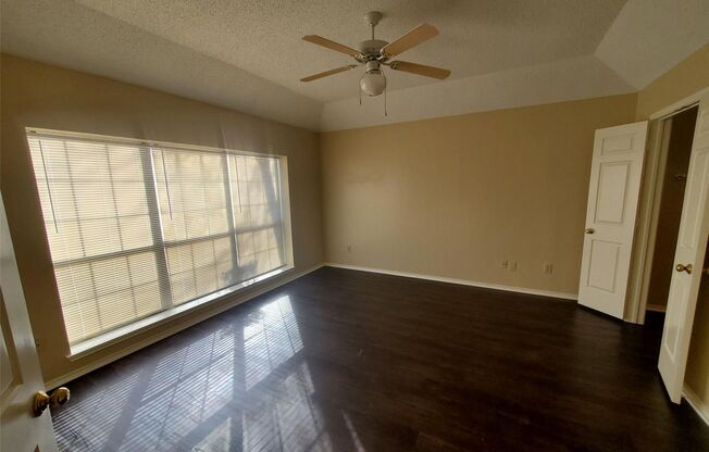 Move in ready home in Mesquite!