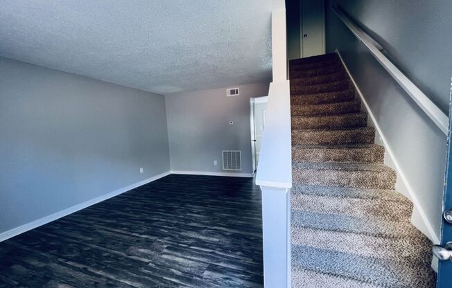 2 beds, 1.5 baths, 990 sqft, $1,200, Unit 912