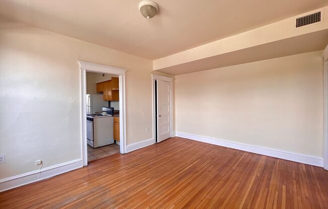 3 beds, 1 bath, 1,400 sqft, $1,550, Unit 210-F48