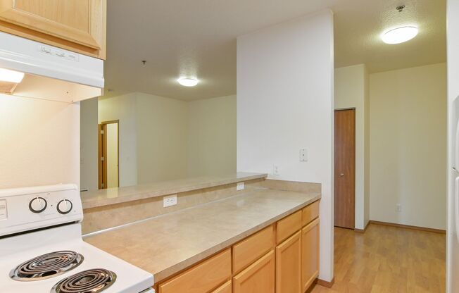 2 beds, 1 bath, $1,700, Unit 203