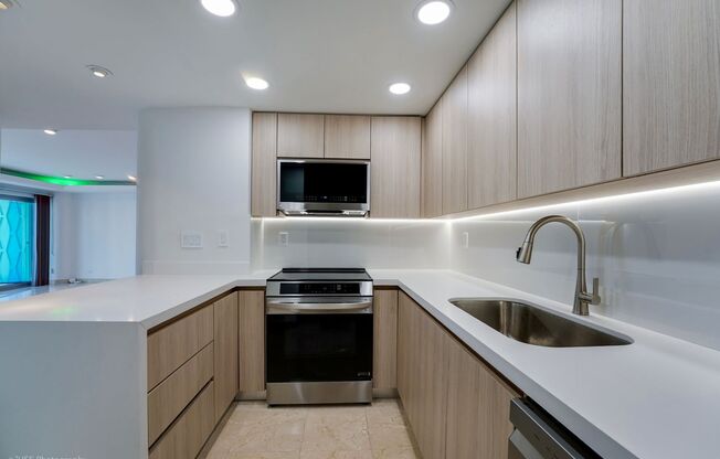 2 beds, 2 baths, $4,300, Unit unit 20H