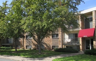 White Bear Manor Apartments