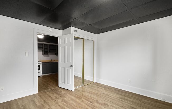 1 bed, 1 bath, 800 sqft, $849, Unit 109 W Lincoln Avenue #13