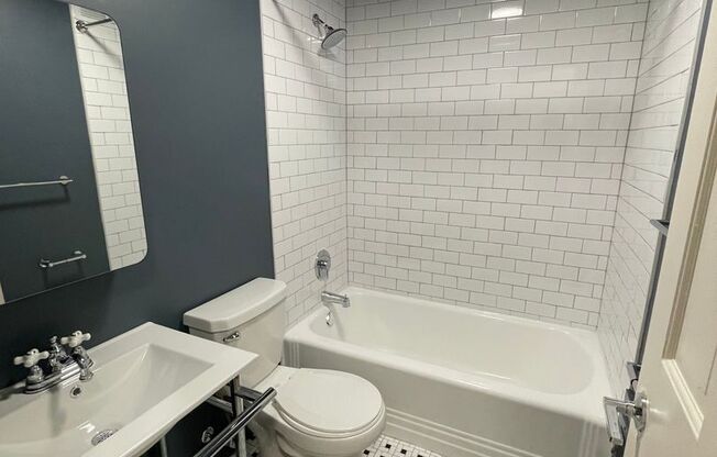 Studio, 1 bath, $995, Unit 209