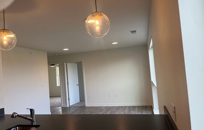 3 beds, 2 baths, 1,052 sqft, $1,000, Unit 2-303