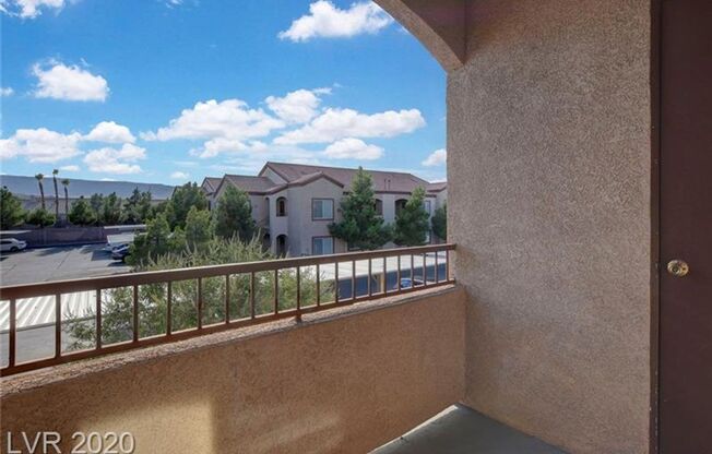 2 beds, 2 baths, $1,300, Unit # 209