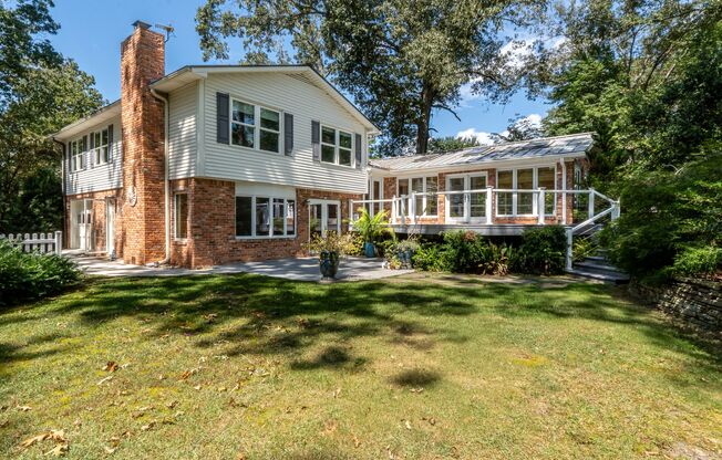 1998 Sunshine Circle - HORSE-FRIENDLY HOME FOR RENT