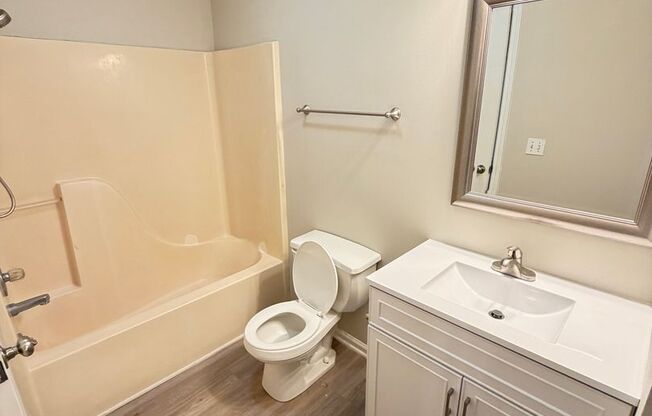 2 beds, 2 baths, 1,055 sqft, $1,200, Unit 5338