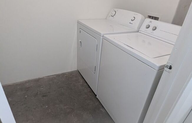 Studio, 1 bath, 925 sqft, $1,800, Unit A-212